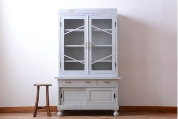 アンティーク家具　アンティークペイント　丸脚付き!おしゃれでかわいい食器棚