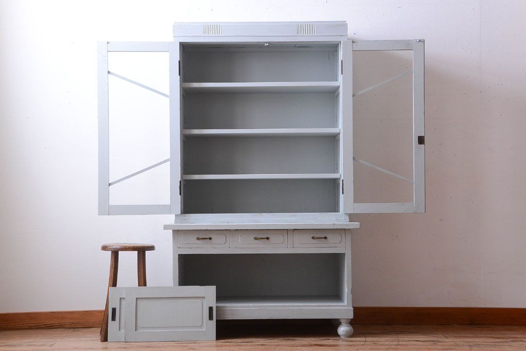 アンティーク家具　アンティークペイント　丸脚付き!おしゃれでかわいい食器棚