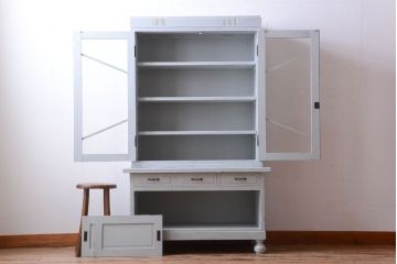 アンティーク家具　アンティークペイント　丸脚付き!おしゃれでかわいい食器棚