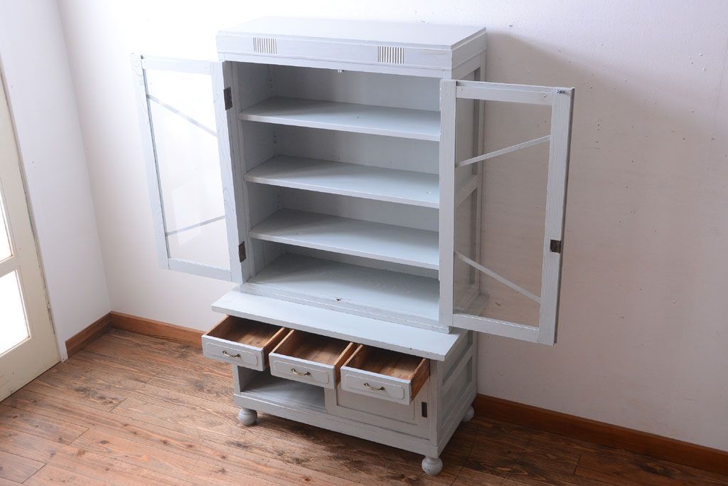 アンティーク家具　アンティークペイント　丸脚付き!おしゃれでかわいい食器棚