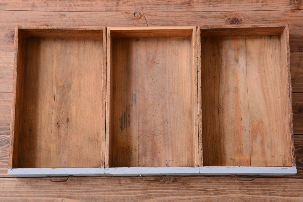 アンティーク家具　アンティークペイント　丸脚付き!おしゃれでかわいい食器棚