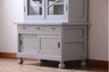 アンティーク家具　アンティークペイント　丸脚付き!おしゃれでかわいい食器棚