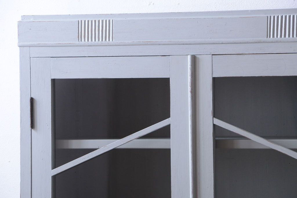 アンティーク家具　アンティークペイント　丸脚付き!おしゃれでかわいい食器棚