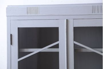 アンティーク家具　アンティークペイント　丸脚付き!おしゃれでかわいい食器棚