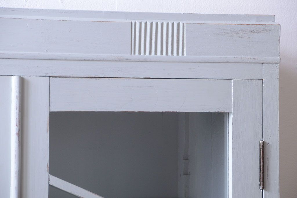 アンティーク家具　アンティークペイント　丸脚付き!おしゃれでかわいい食器棚