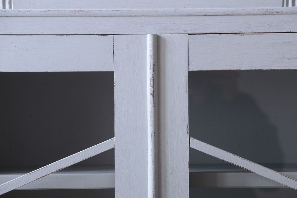 アンティーク家具　アンティークペイント　丸脚付き!おしゃれでかわいい食器棚