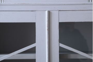 アンティーク家具　アンティークペイント　丸脚付き!おしゃれでかわいい食器棚