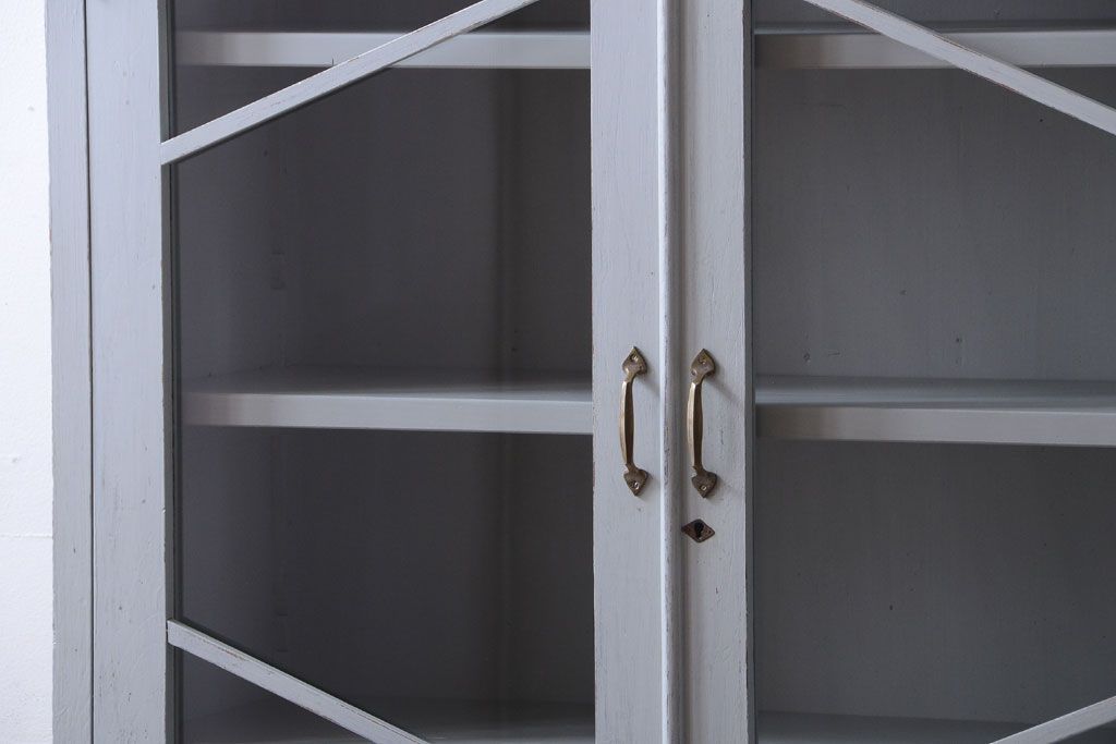 アンティーク家具　アンティークペイント　丸脚付き!おしゃれでかわいい食器棚