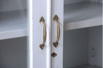 アンティーク家具　アンティークペイント　丸脚付き!おしゃれでかわいい食器棚