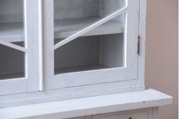 アンティーク家具　アンティークペイント　丸脚付き!おしゃれでかわいい食器棚