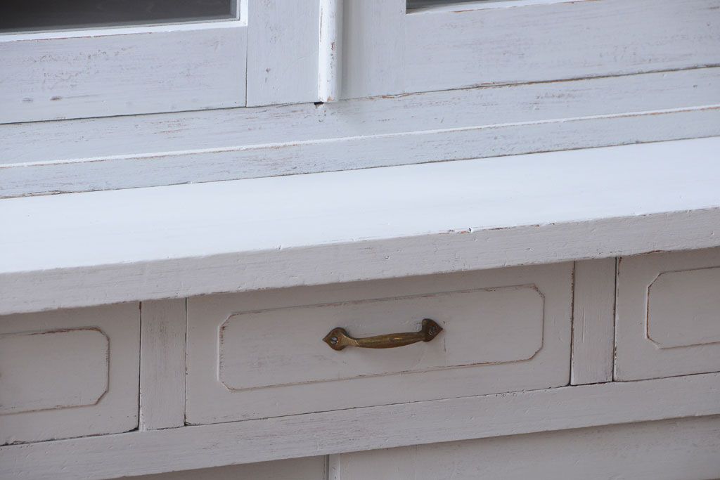 アンティーク家具　アンティークペイント　丸脚付き!おしゃれでかわいい食器棚