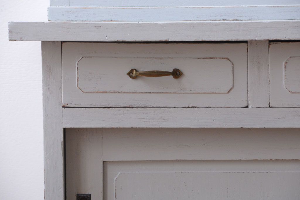 アンティーク家具　アンティークペイント　丸脚付き!おしゃれでかわいい食器棚