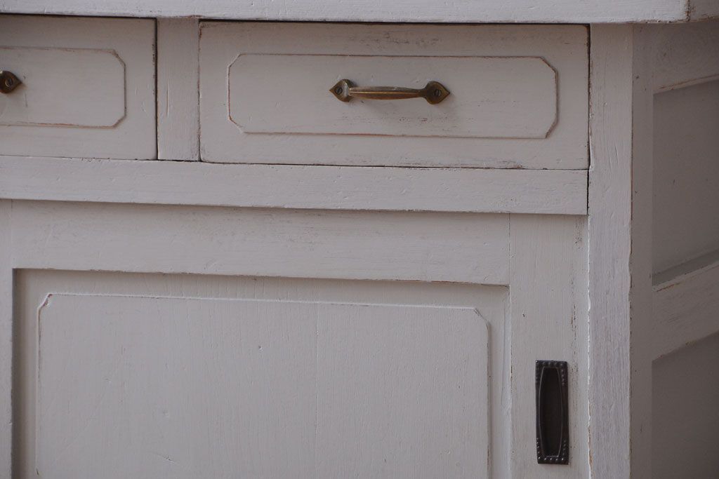 アンティーク家具　アンティークペイント　丸脚付き!おしゃれでかわいい食器棚