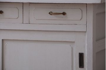 アンティーク家具　アンティークペイント　丸脚付き!おしゃれでかわいい食器棚