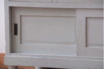 アンティーク家具　アンティークペイント　丸脚付き!おしゃれでかわいい食器棚