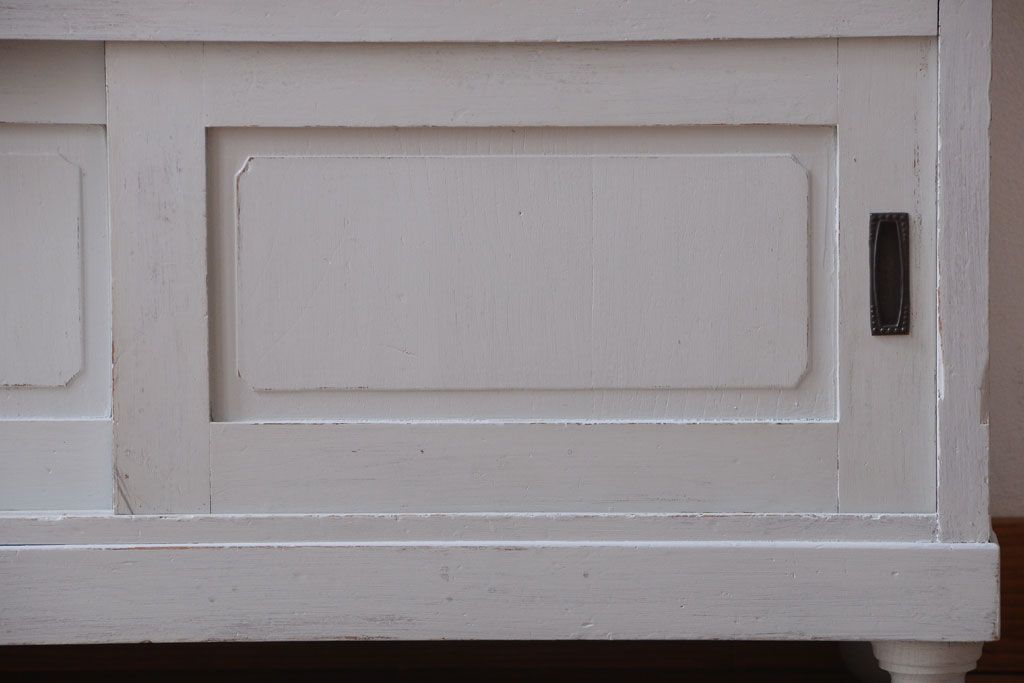 アンティーク家具　アンティークペイント　丸脚付き!おしゃれでかわいい食器棚