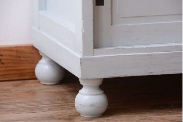 アンティーク家具　アンティークペイント　丸脚付き!おしゃれでかわいい食器棚