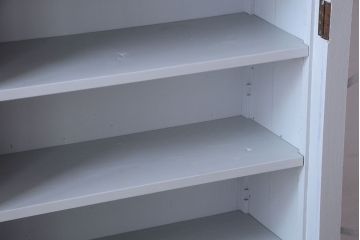 アンティーク家具　アンティークペイント　丸脚付き!おしゃれでかわいい食器棚