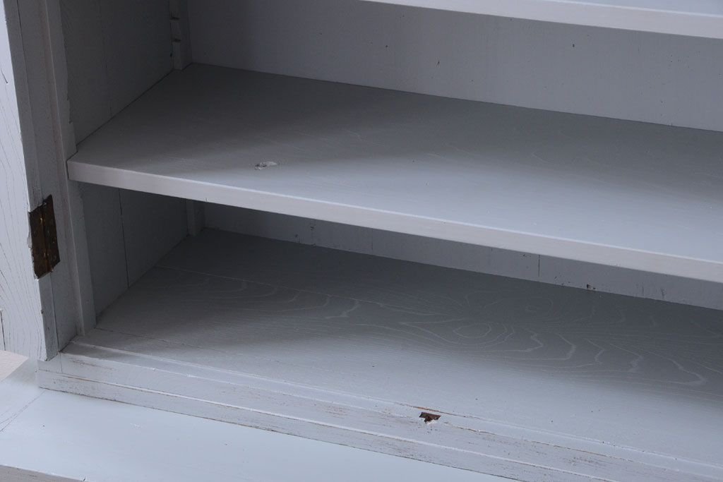 アンティーク家具　アンティークペイント　丸脚付き!おしゃれでかわいい食器棚