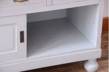 アンティーク家具　アンティークペイント　丸脚付き!おしゃれでかわいい食器棚