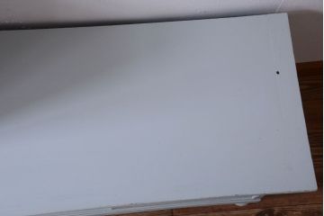 アンティーク家具　アンティークペイント　丸脚付き!おしゃれでかわいい食器棚