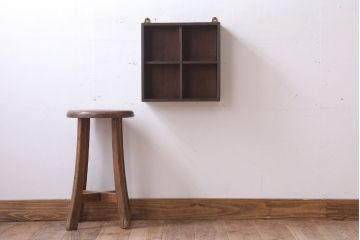 アンティーク家具　和製アンティーク　リメイク　古い木の小さな壁掛けマス目棚(1)