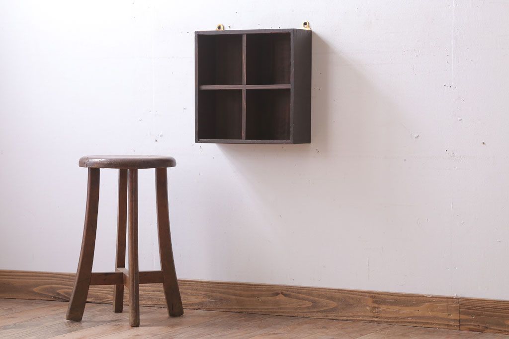 アンティーク家具　和製アンティーク　リメイク　古い木の小さな壁掛けマス目棚(2)