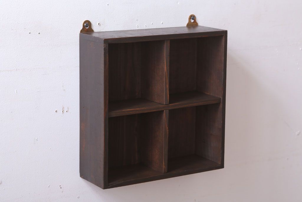 アンティーク家具　和製アンティーク　リメイク　古い木の小さな壁掛けマス目棚(2)