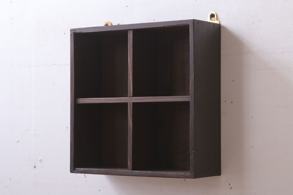 アンティーク家具　和製アンティーク　リメイク　古い木の小さな壁掛けマス目棚(2)