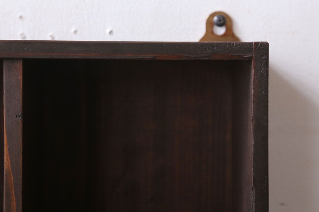 アンティーク家具　和製アンティーク　リメイク　古い木の小さな壁掛けマス目棚(2)