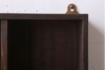アンティーク家具　和製アンティーク　リメイク　古い木の小さな壁掛けマス目棚(2)
