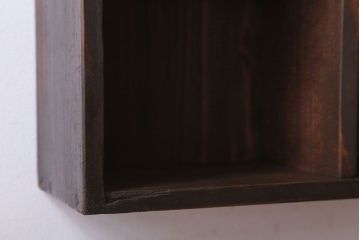 アンティーク家具　和製アンティーク　リメイク　古い木の小さな壁掛けマス目棚(2)