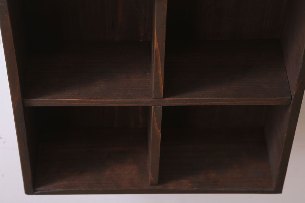 アンティーク家具　和製アンティーク　リメイク　古い木の小さな壁掛けマス目棚(2)