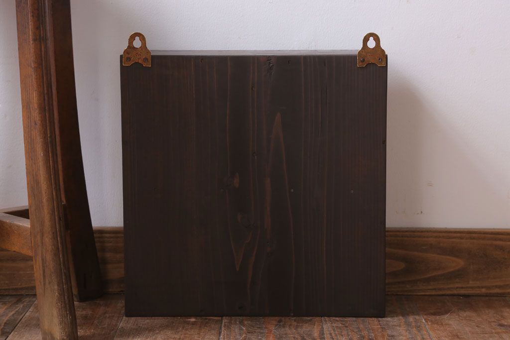 アンティーク家具　和製アンティーク　リメイク　古い木の小さな壁掛けマス目棚(2)