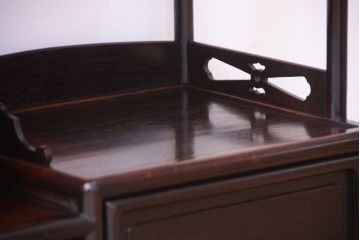 アンティーク家具　和製アンティーク　唐木材のシンプルな飾り棚(茶棚)
