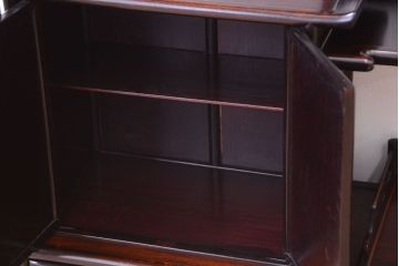 アンティーク家具　和製アンティーク　唐木材のシンプルな飾り棚(茶棚)