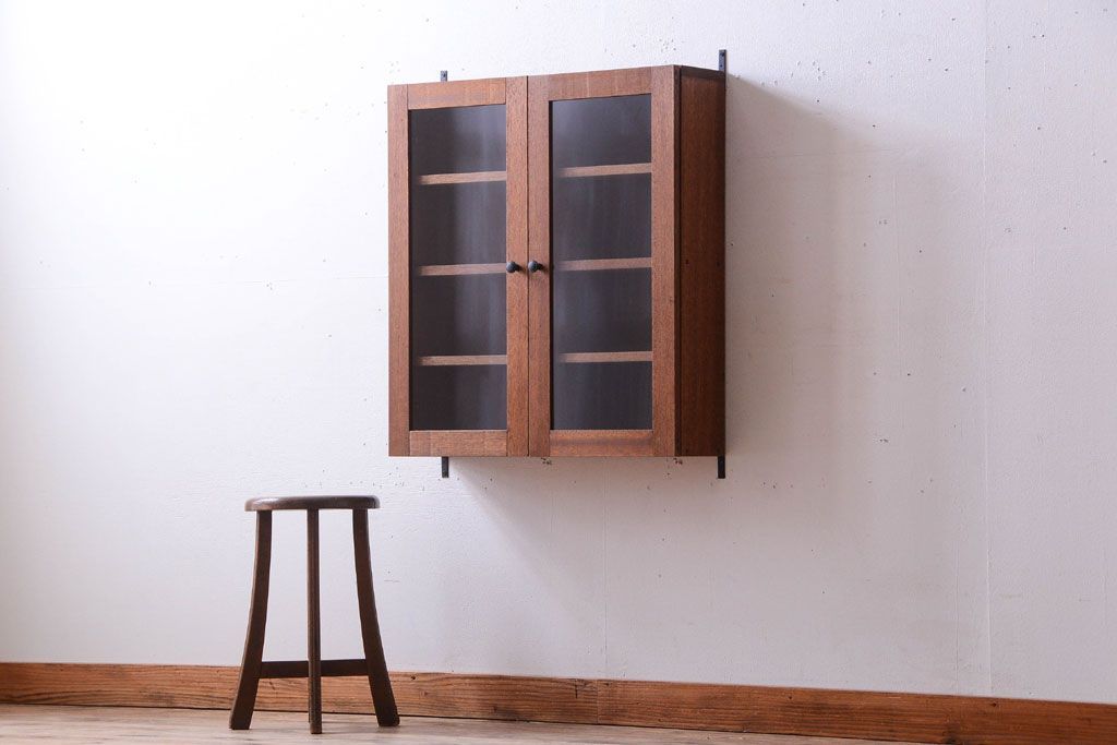 アンティーク家具　アンティーク　古い木のシンプルな壁掛け戸棚