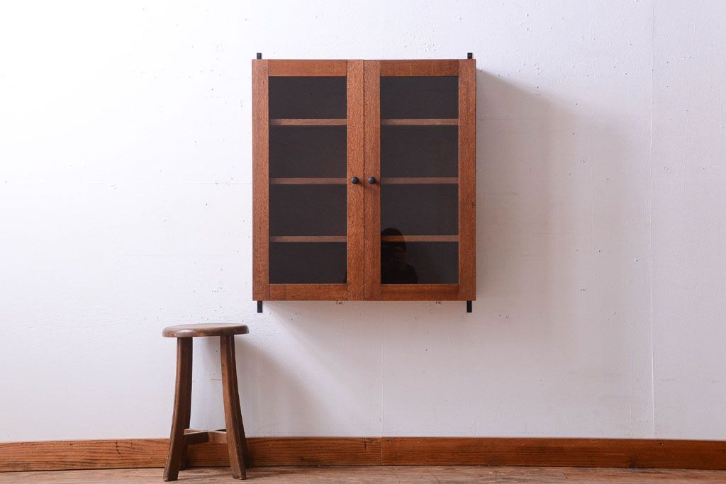 アンティーク家具　アンティーク　古い木のシンプルな壁掛け戸棚