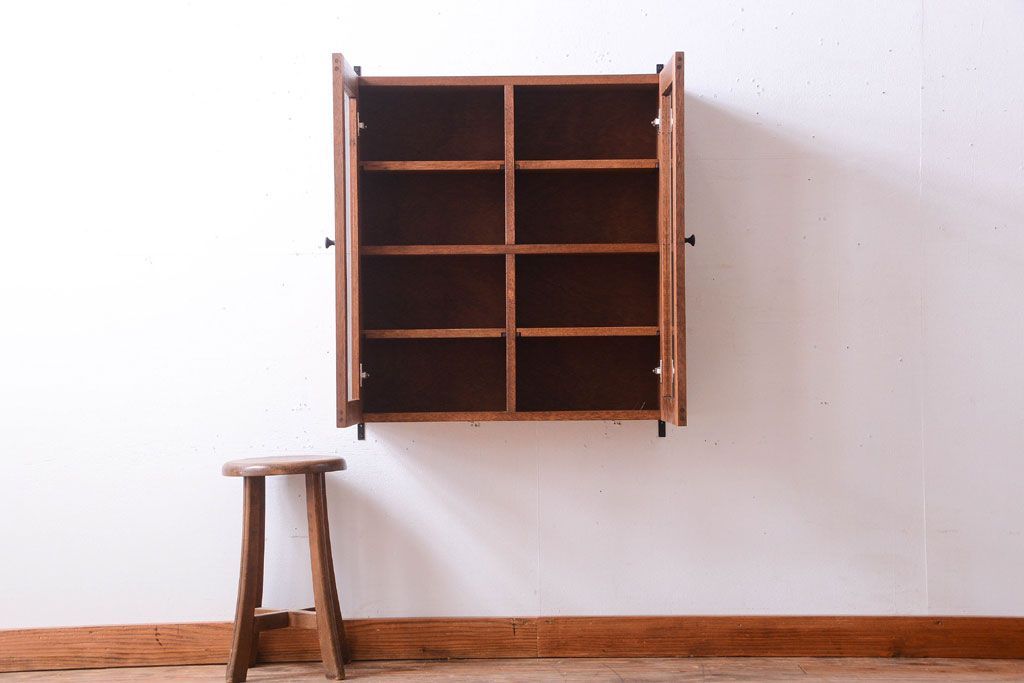 アンティーク家具　アンティーク　古い木のシンプルな壁掛け戸棚