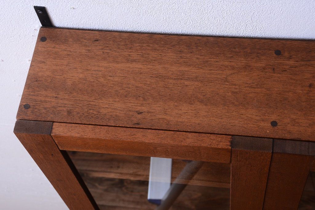 アンティーク家具　アンティーク　古い木のシンプルな壁掛け戸棚