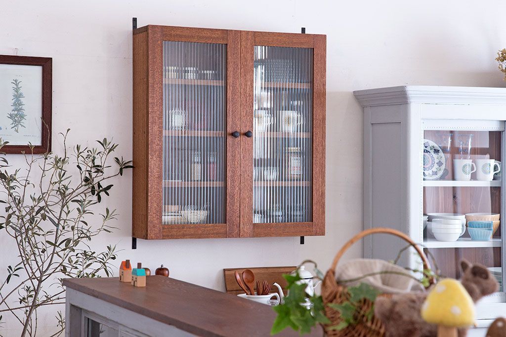 アンティーク家具　アンティーク　モールガラス入り!古い木のシンプルな壁掛け戸棚(1)