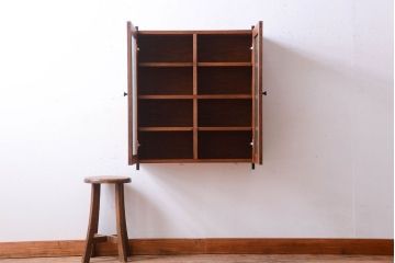 アンティーク家具　アンティーク　モールガラス入り!古い木のシンプルな壁掛け戸棚(1)