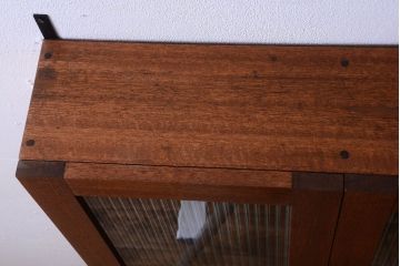 アンティーク家具　アンティーク　モールガラス入り!古い木のシンプルな壁掛け戸棚(1)