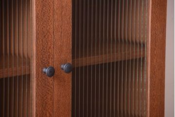 アンティーク家具　アンティーク　モールガラス入り!古い木のシンプルな壁掛け戸棚(1)