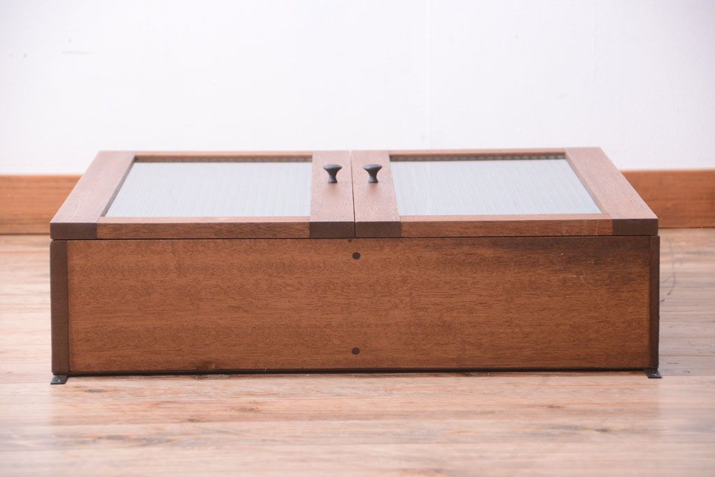 アンティーク家具　アンティーク　モールガラス入り!古い木のシンプルな壁掛け戸棚(1)