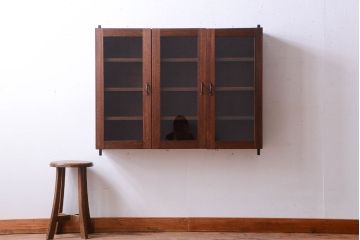 アンティーク家具　アンティーク　3つ扉の壁掛けキャビネット(収納棚)(2)