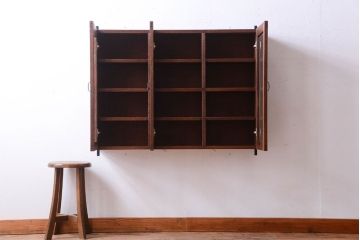 アンティーク家具　アンティーク　3つ扉の壁掛けキャビネット(収納棚)(2)