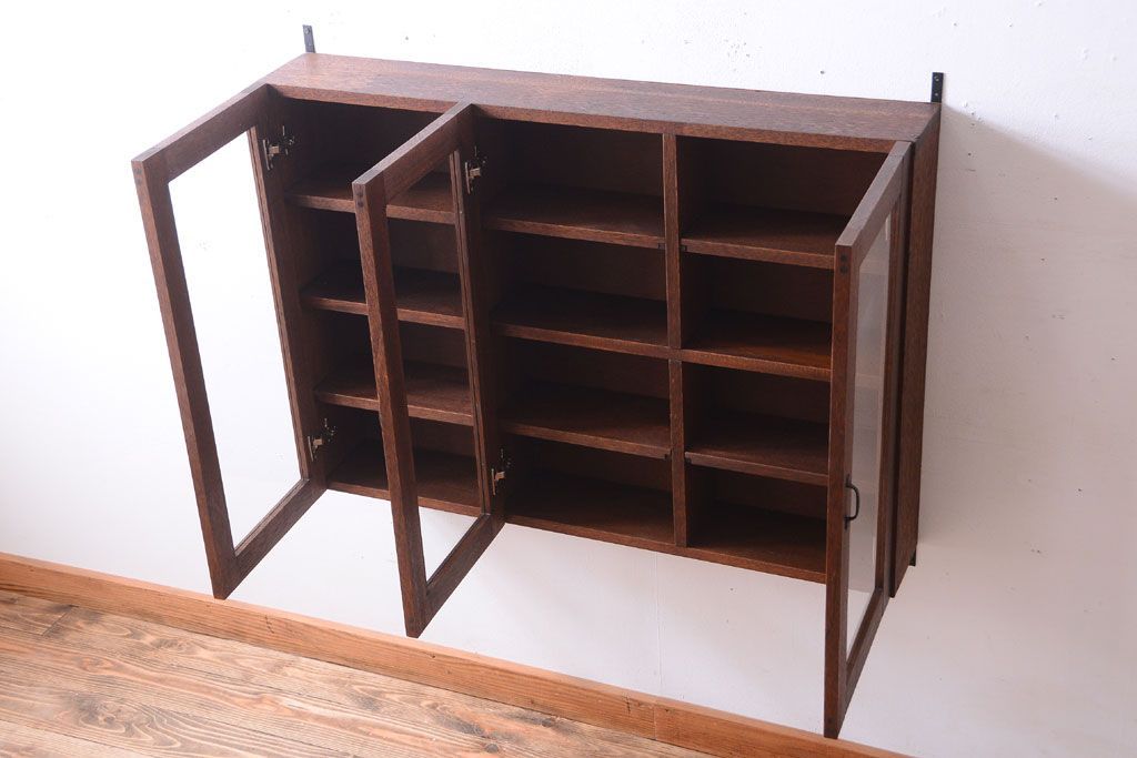 アンティーク家具　アンティーク　3つ扉の壁掛けキャビネット(収納棚)(2)