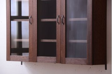 アンティーク家具　アンティーク　3つ扉の壁掛けキャビネット(収納棚)(2)