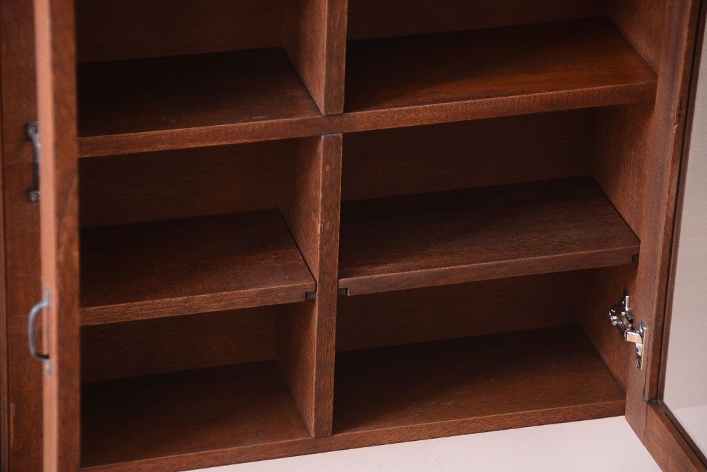 アンティーク家具　アンティーク　3つ扉の壁掛けキャビネット(収納棚)(2)